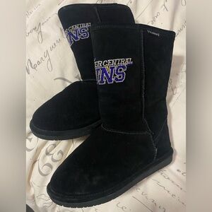 Bearpaw boots
Excellent pre owned condition!